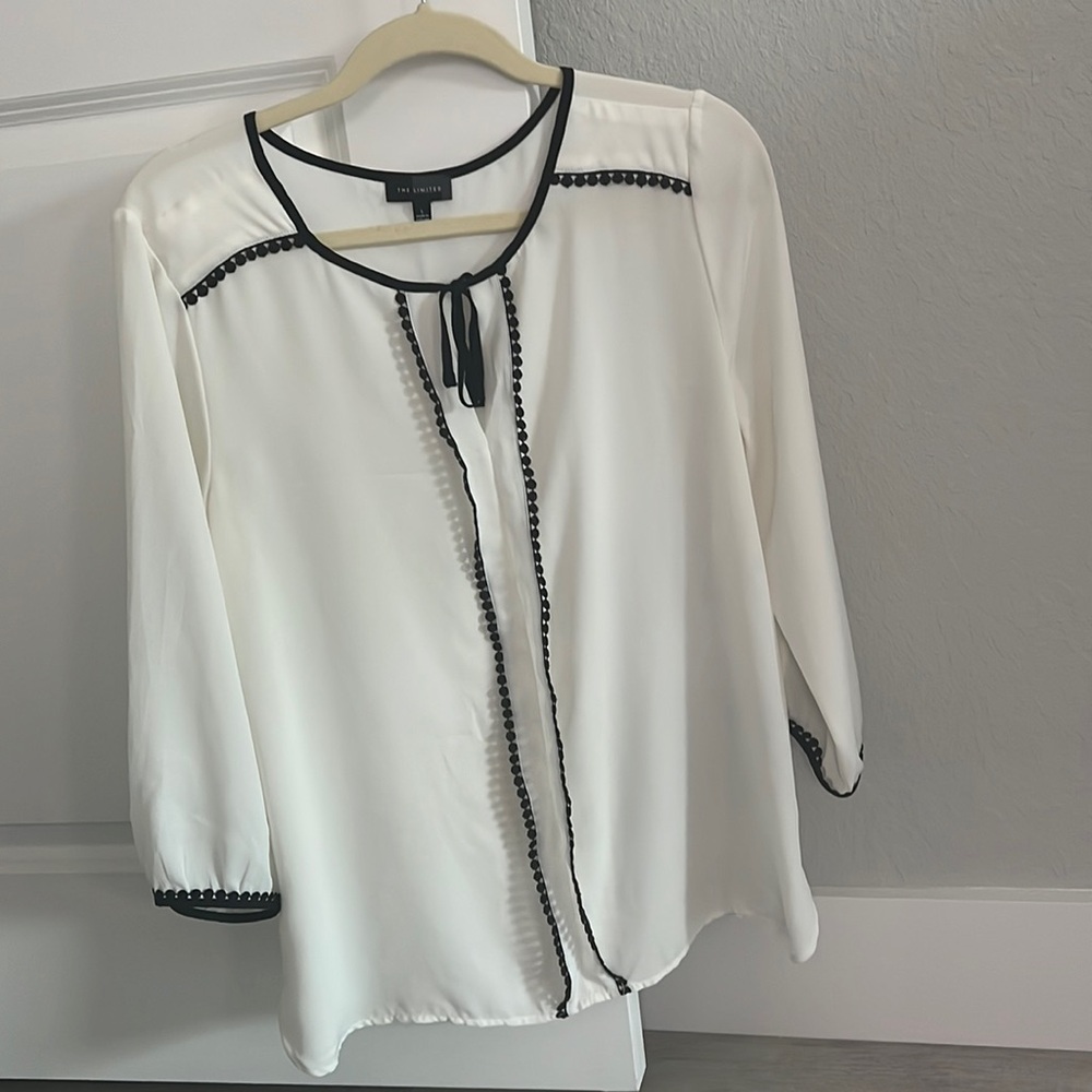 The Limited. Size L, White, Classic Style Blouse, Lightweight, Thread Details